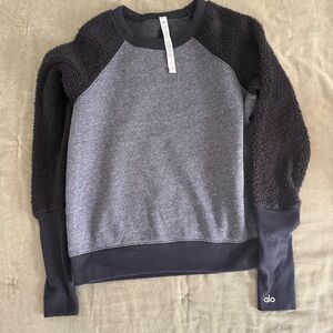 ALO Yoga Black and Gray Textured Sweatshirt